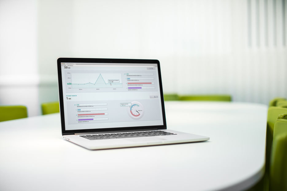 Macbook_Office_Mockup_01.jpg