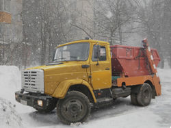 Перенос грузовиков с осенних улиц на зимние