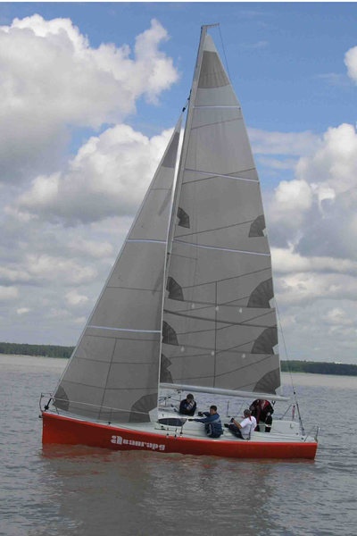 Яхта GP 26 принимал участие (интерьер).jpg