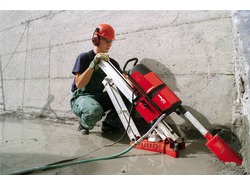 Алмазное бурение установкой Hilti