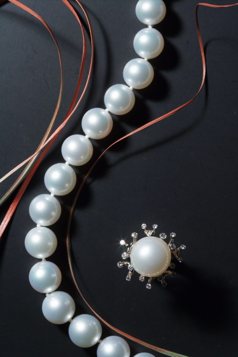 Ювелирные украшения с драгоценными камнями Jewelry.jpg