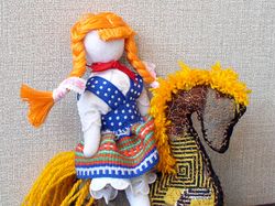 Кукла и коник