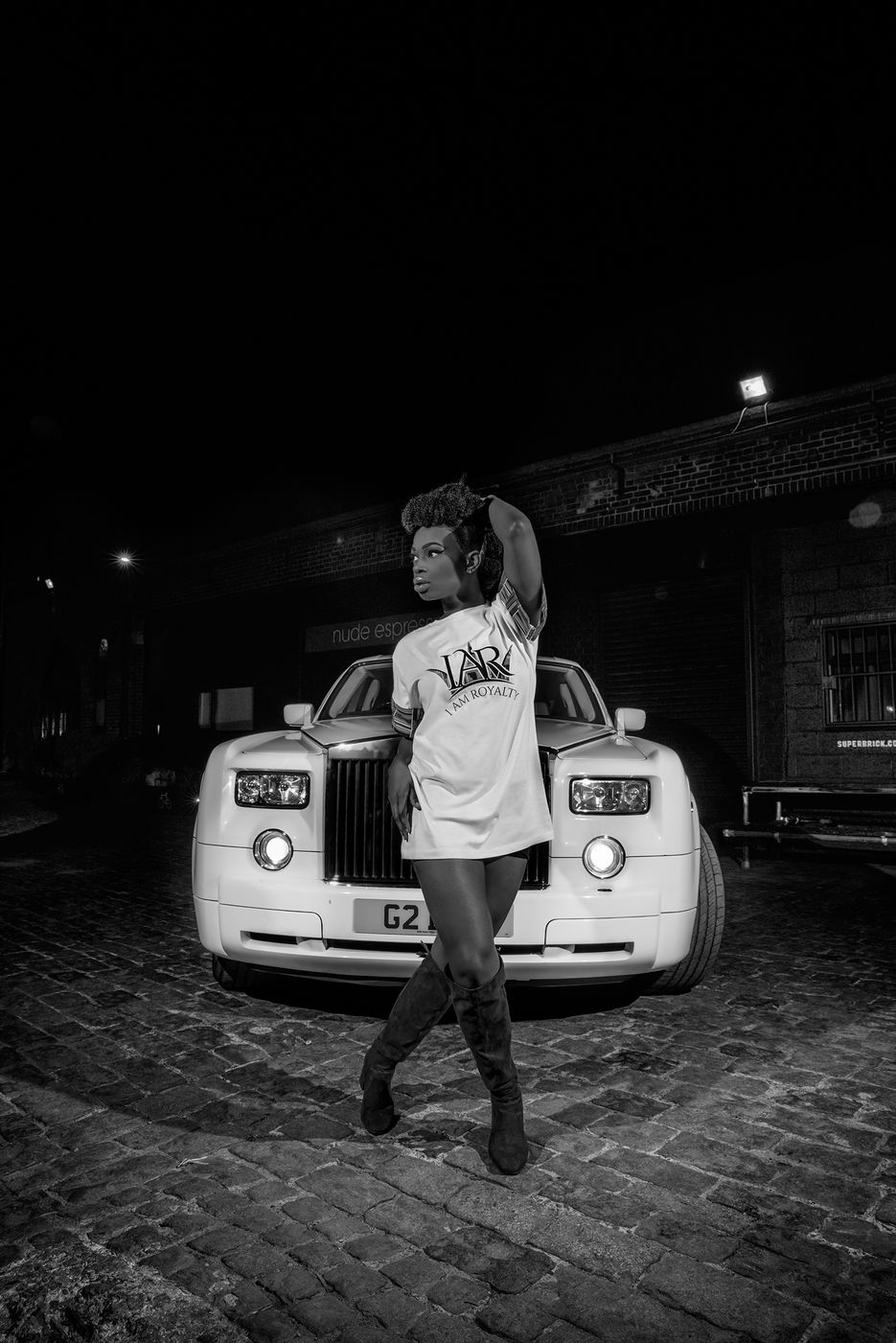 Dancers_Girl-in-white-T-shirt_BW-2.png