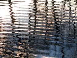 Фотофактура (отражения на воде)