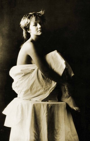 Портрет девушки в стиле ню.jpg