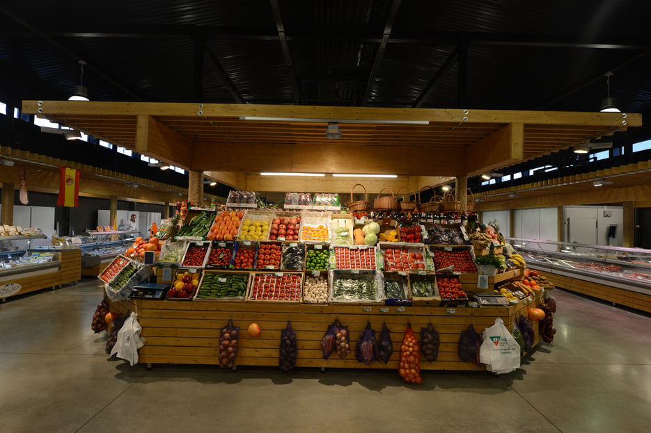 Продуктовый рынок адрес. Костанай Плаза внутри. Современный продуктовый рынок. Фермерский рынок. Современный продовольственный рынок.