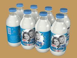 Молоко в пластиковых бутылках
