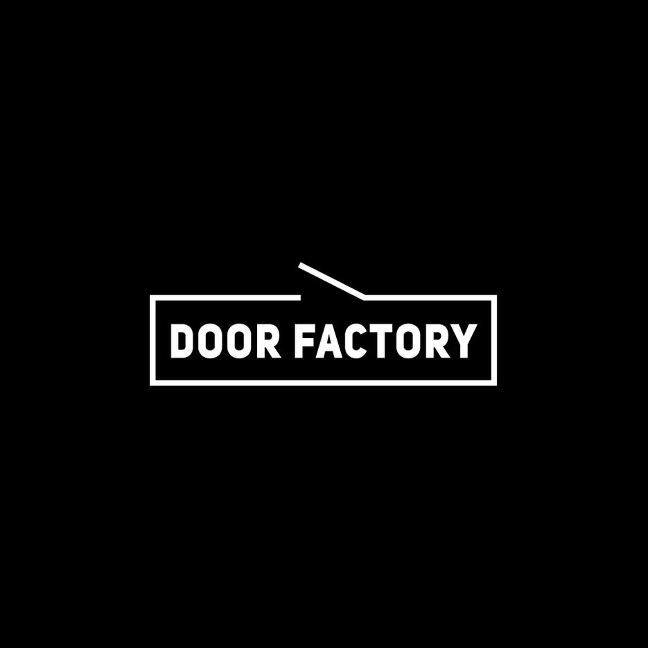 Door куб дверь чб.jpg