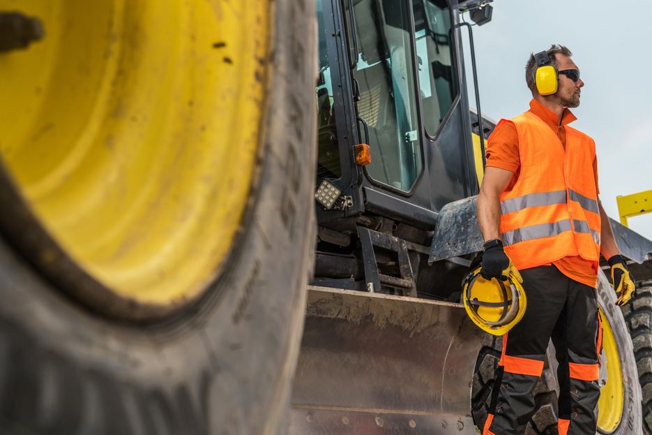 road-construction-business-GPDME7Q-scaled.jpg