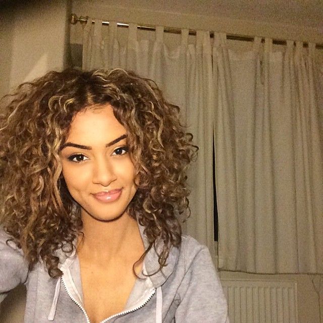90b7f50e027171902bf4b45be42ec965--short-natural-curls-short-curls.jpg