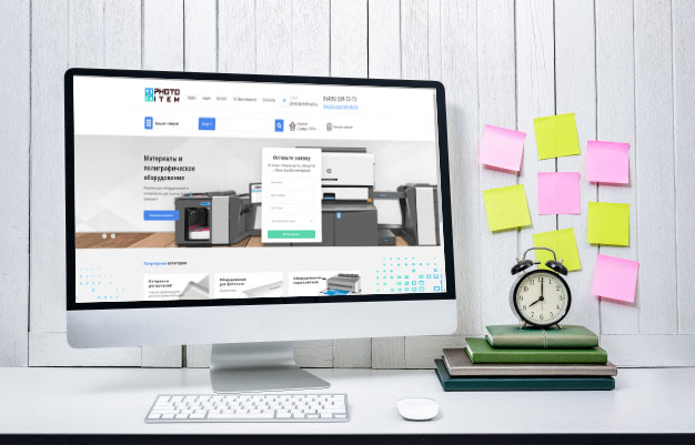 workplace_bававававаd_designers_with_blank_white_screen_modern_desktop.jpg