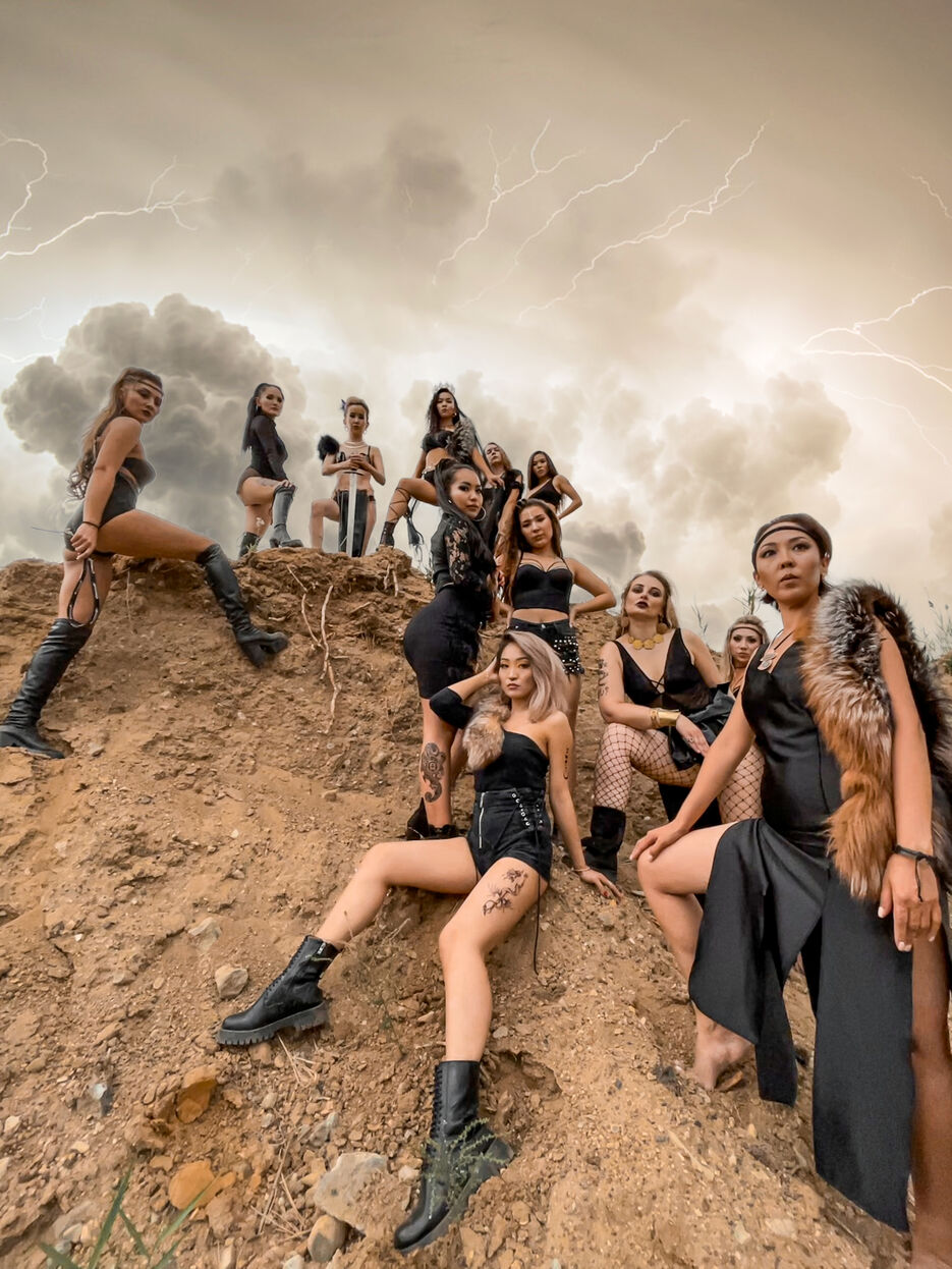 AMAZONS1.jpg