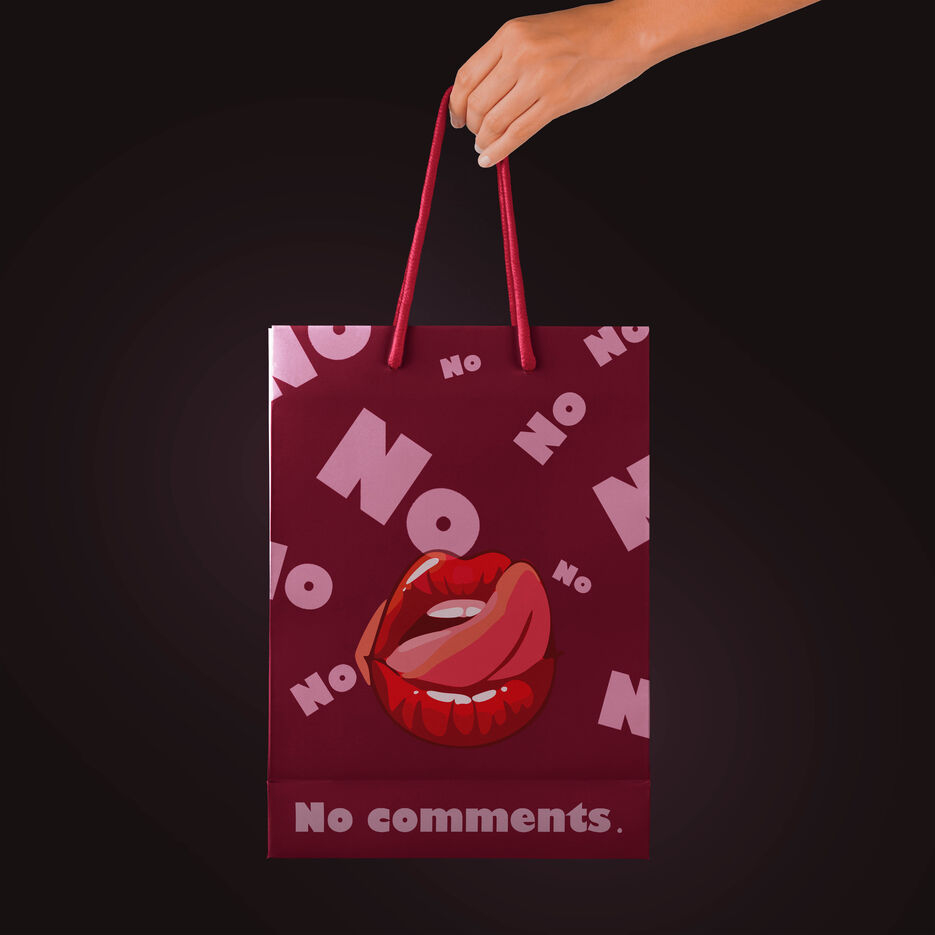Hand-Holding-Shopping-Paper-Bag-Free-Mockup — копия.jpg