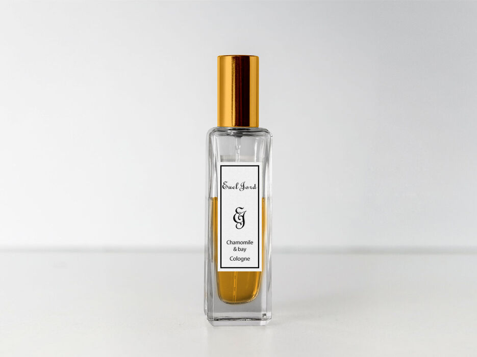 Free-Slim-Cologne-Perfume-Bottle-Mock-up-PSD-4.jpg