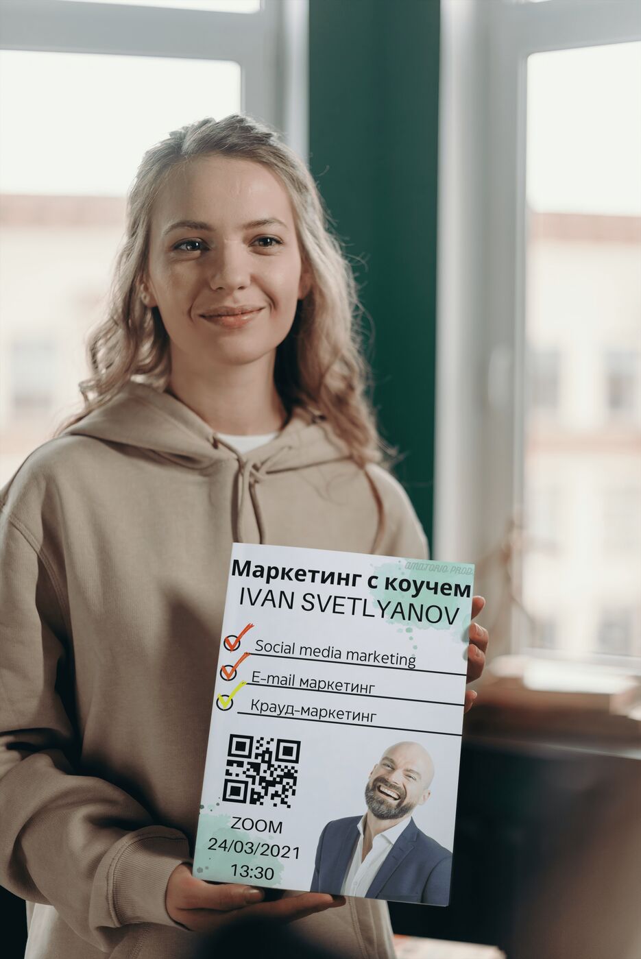 Magazine in the hands of a woman_Тренинг с коучем (1).png