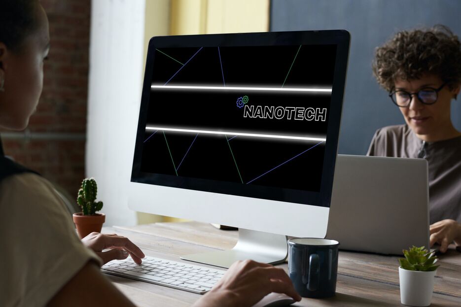 Woman working on iMac in the minimalist office_c4328ed1-4695-44af-9fb1-b94b017cae88.png