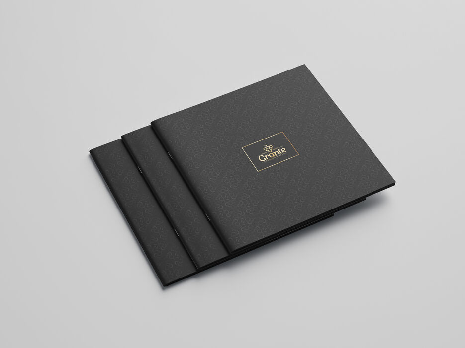 Free_Square_Brochure_Mockup_02.jpg