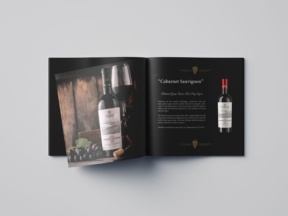 Free_Square_Brochure_Mockup_09.jpg