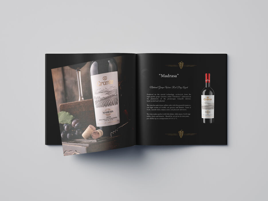 Free_Square_Brochure_Mockup_11.jpg