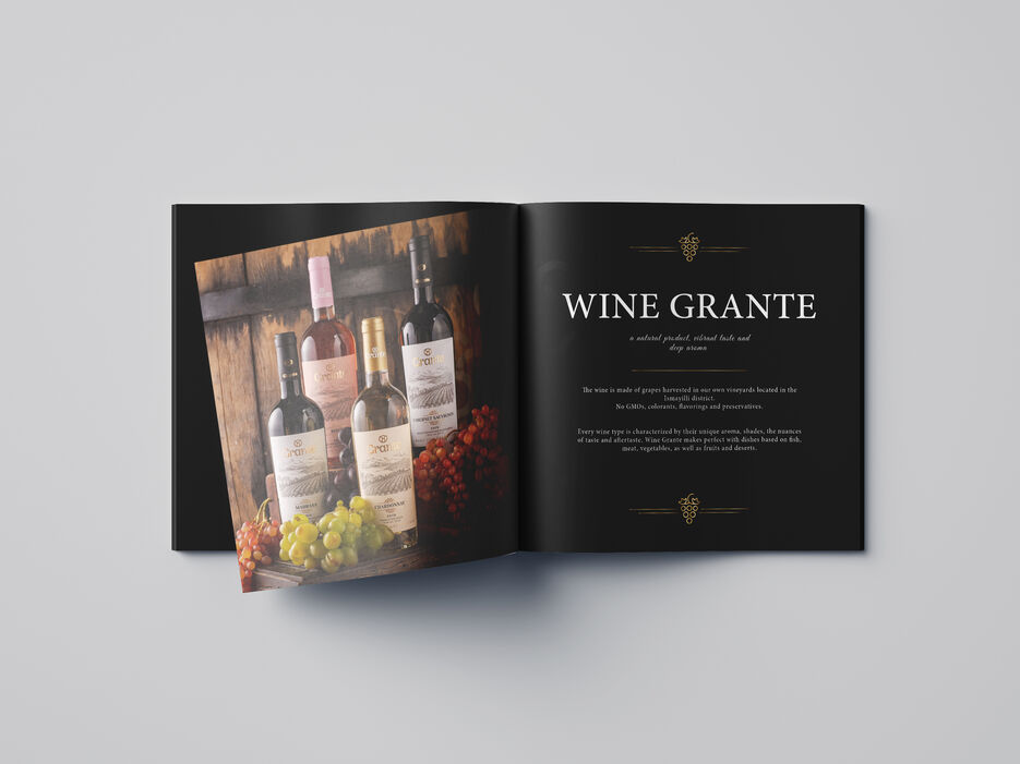 Free_Square_Brochure_Mockup_05.jpg