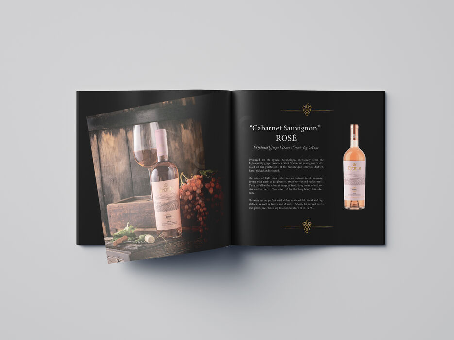 Free_Square_Brochure_Mockup_08.jpg