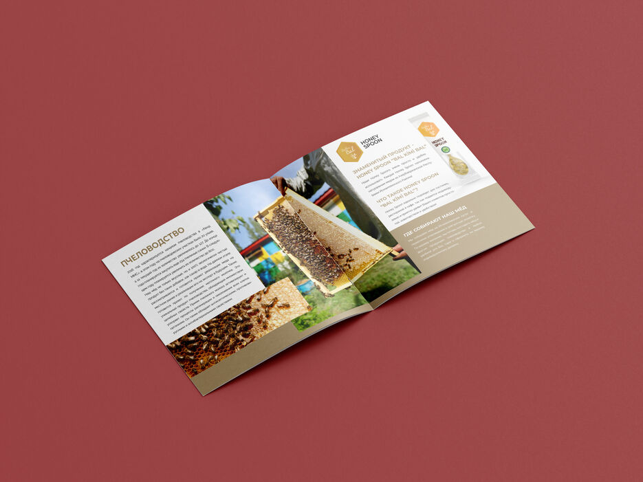Free_Square_Brochure_Mockup_7.jpg