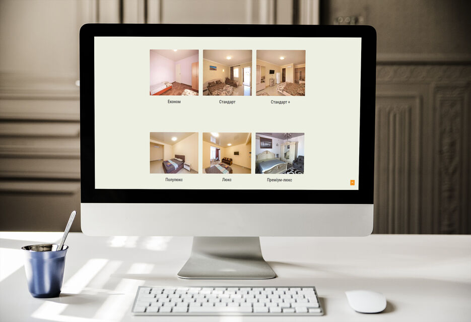 mockDrop_iMac on a table (4).jpg