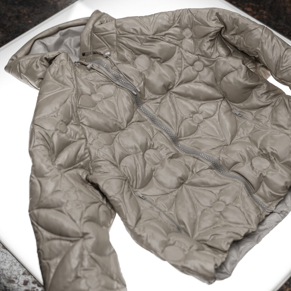LV_Jacket_04_on_Table_c02_LR.png