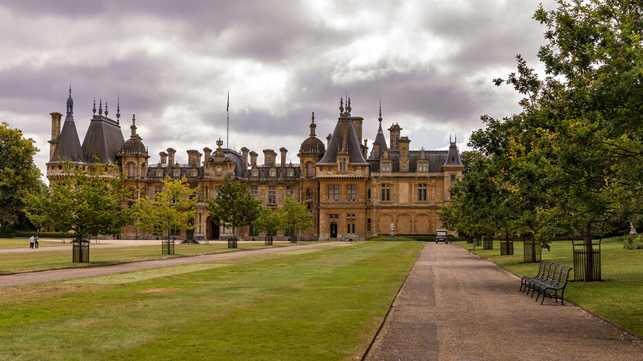 United_Kingdom_Houses_Waddesdon_Manor_Mansion_Lawn_569261_2048x1152.jpg