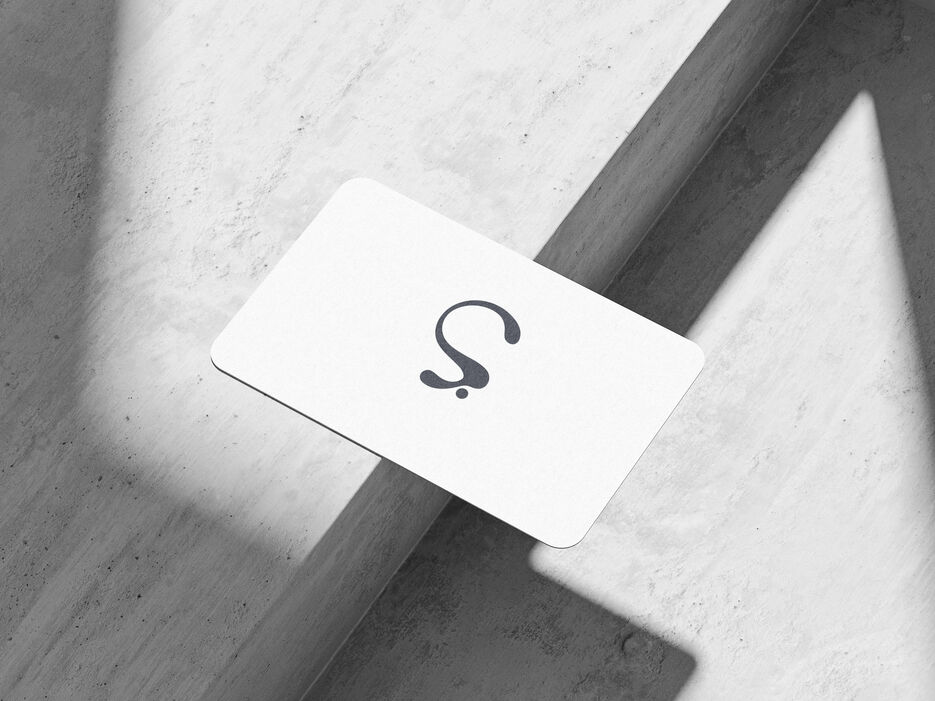 Free_Round_Business_Card_Mockup_2.jpg