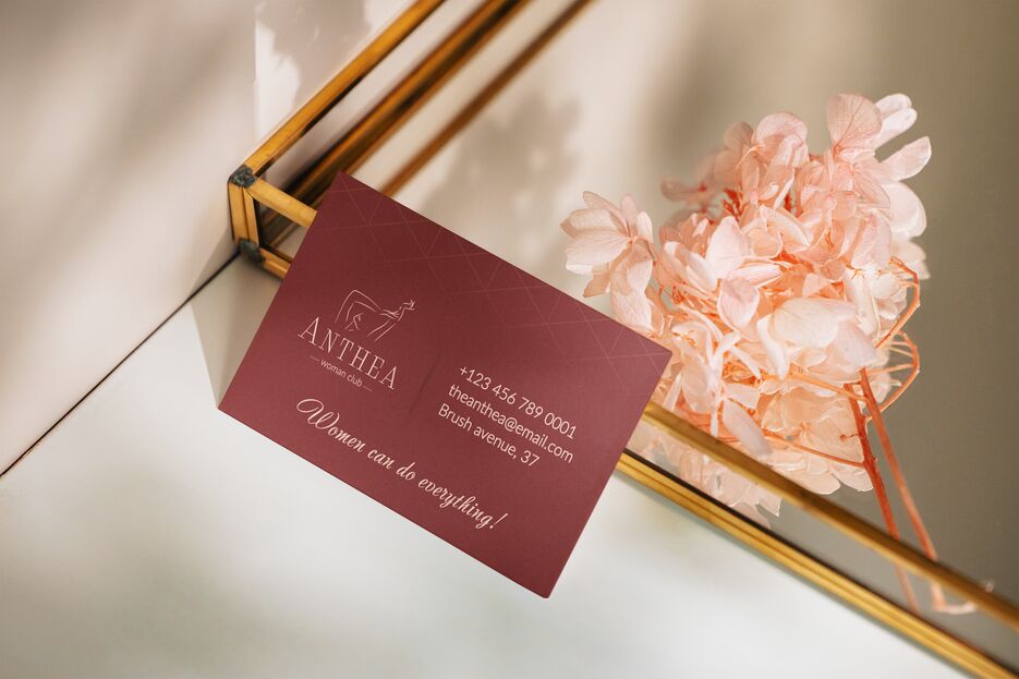 Business_Card_with_Mirror_Mockup.png