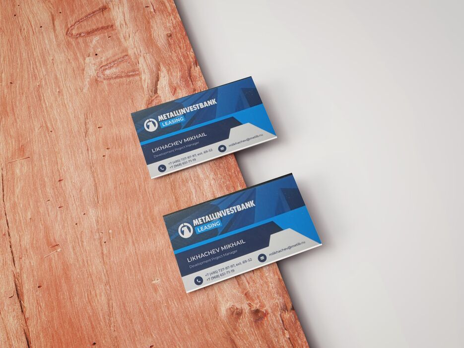 business-card-mockup-on-wooden-board.png