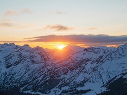 Многофункциональный бизнес-сайт для стартапа (React + Figma)