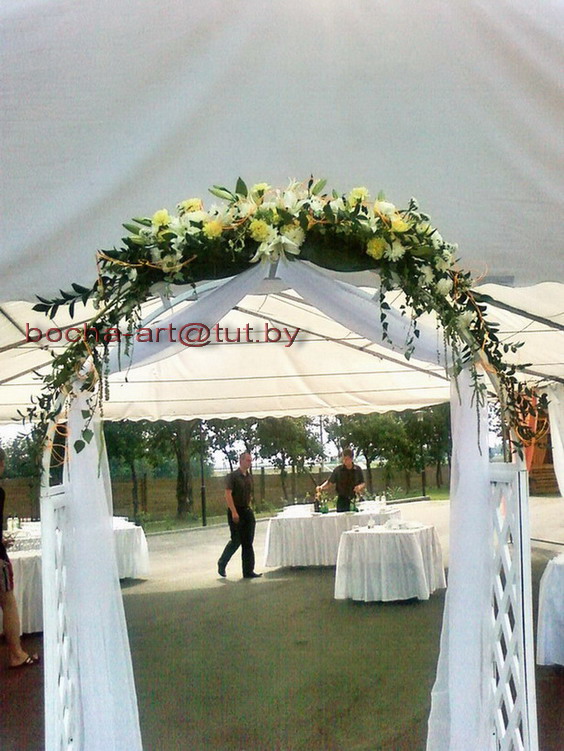 Свадебная арка из живых цветов.jpg