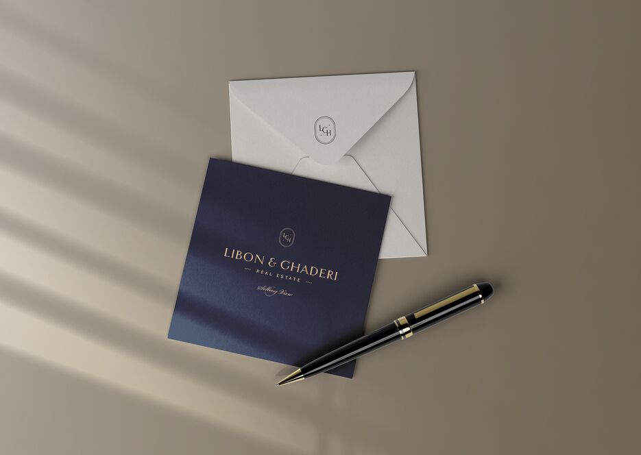 Free+Square+Invitation+Card+and+Envelope+Mockup1_1600.png