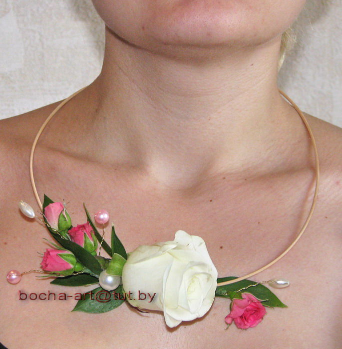 Колье из живых цветов.jpg