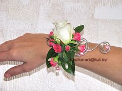 Браслетик из цветов