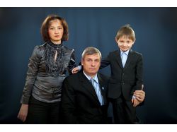 Семейное студийное фото